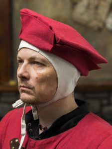 Chapeau impérial de l'armurerie Warhammer Type B rouge foncé