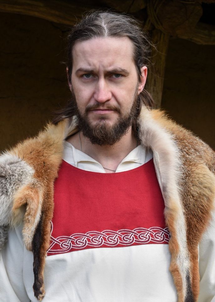 Tunique Viking avec broderies, en écru/rouge – Image 3