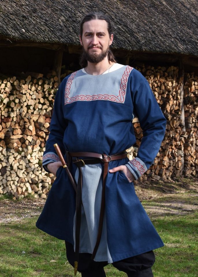 Tunique Viking avec broderies, en bleu – Image 2