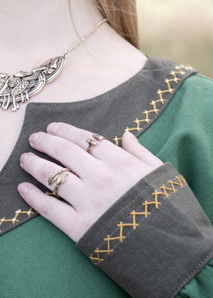 Robe viking Freydis en vert – Image 5
