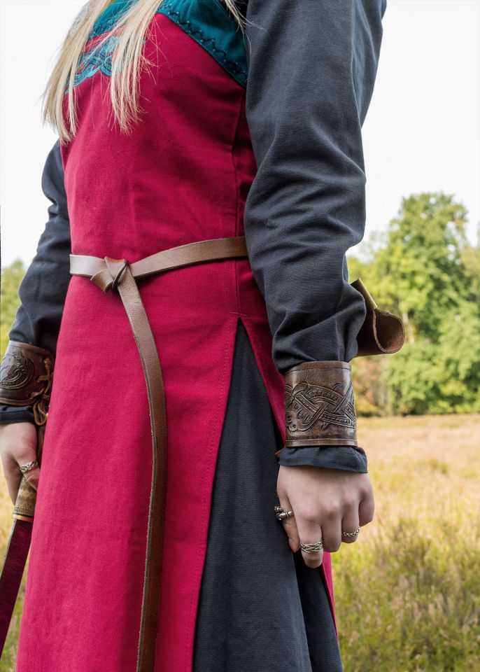 Robe tablier Herdis rouge/bleu – Image 3