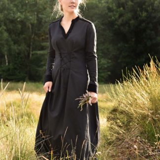 Robe médiévale Meira noire avec bordures en velours