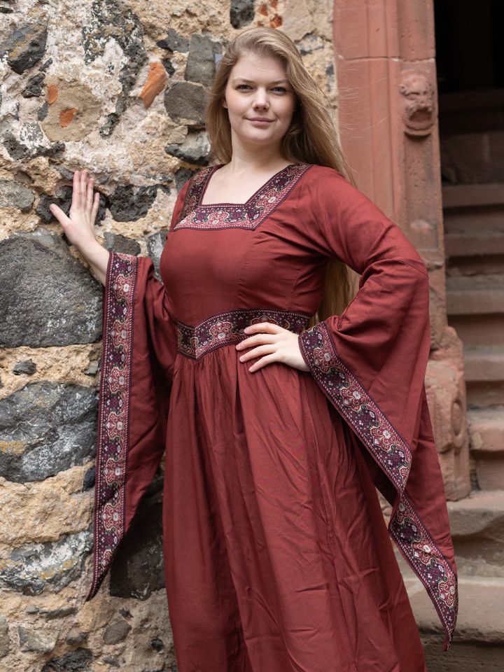 Robe médiévale bourguignonne en bordeaux – Image 2