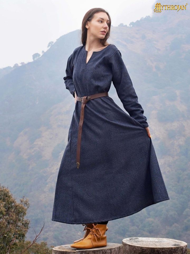 Robe en laine viking Astrid bleue – Image 2