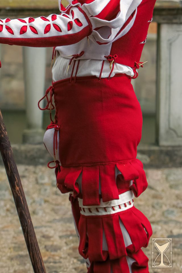 Pantalon lansquenet rouge et blanc – Image 3