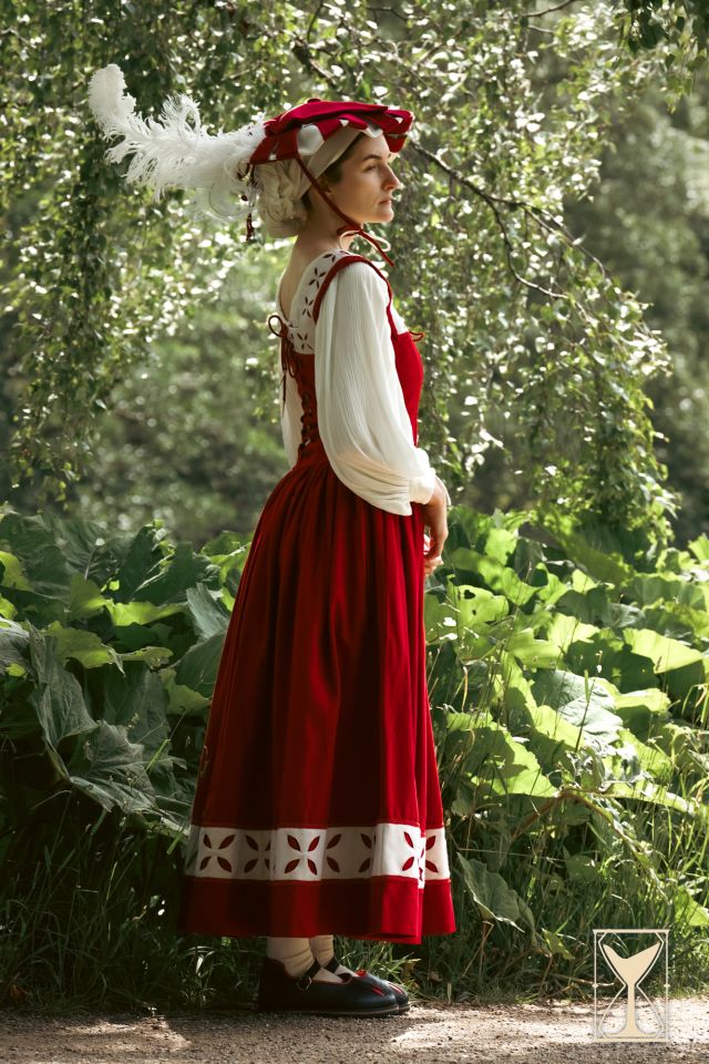 Robe rouge et blanche de femme de troupe – Image 5