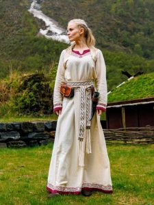 Robe viking Lagertha naturel-rouge