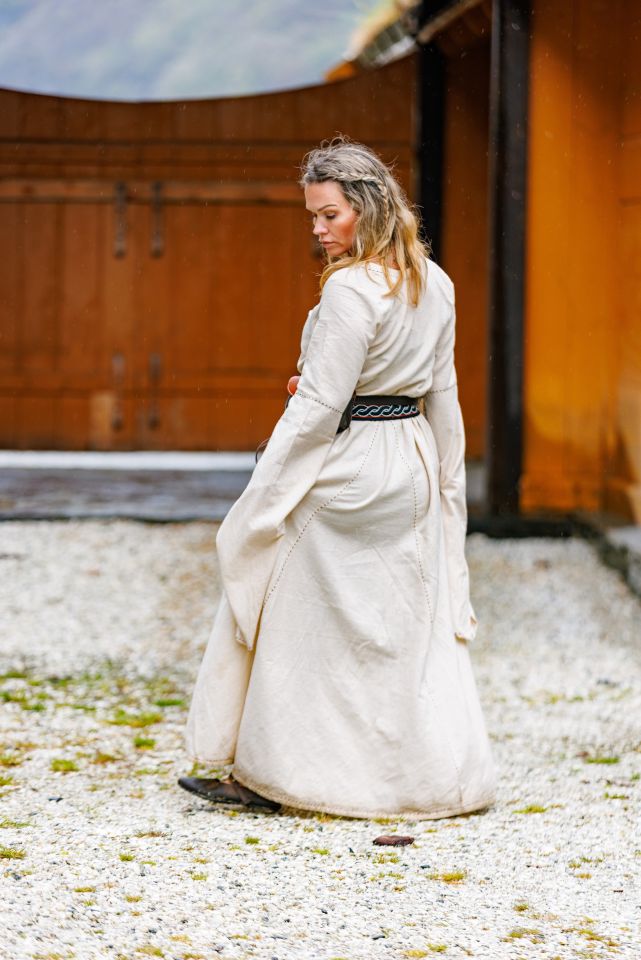 Robe médiévale Begina nature – Image 2