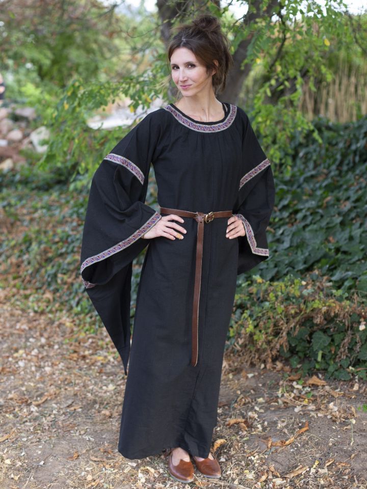 Robe Médiévale à galons, en noir – Image 2