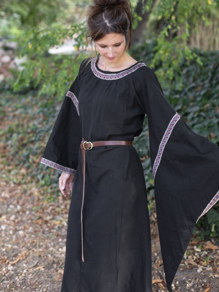 Robe Médiévale à galons, en noir – Image 4