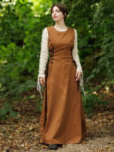Robe à bretelles sans manches Uma sable