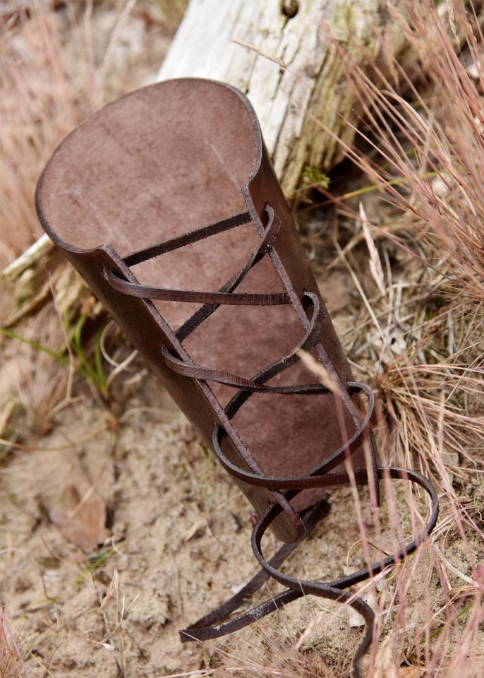 Protège-bras en cuir avec gaufrage Vegvísir – Image 2