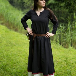 Robe avec surpiqures en noir