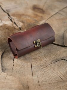 Sacoche à potions avec fermoir à crochet, en marron