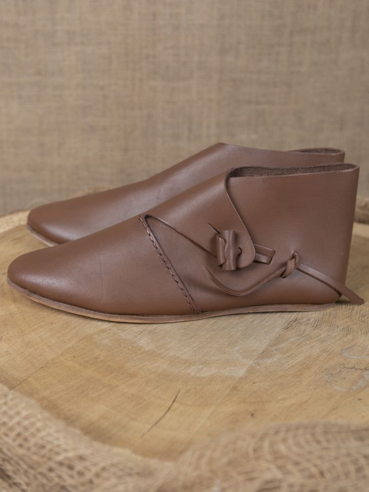 Chaussures du début du Moyen Âge avec rabat à laçage – Image 2