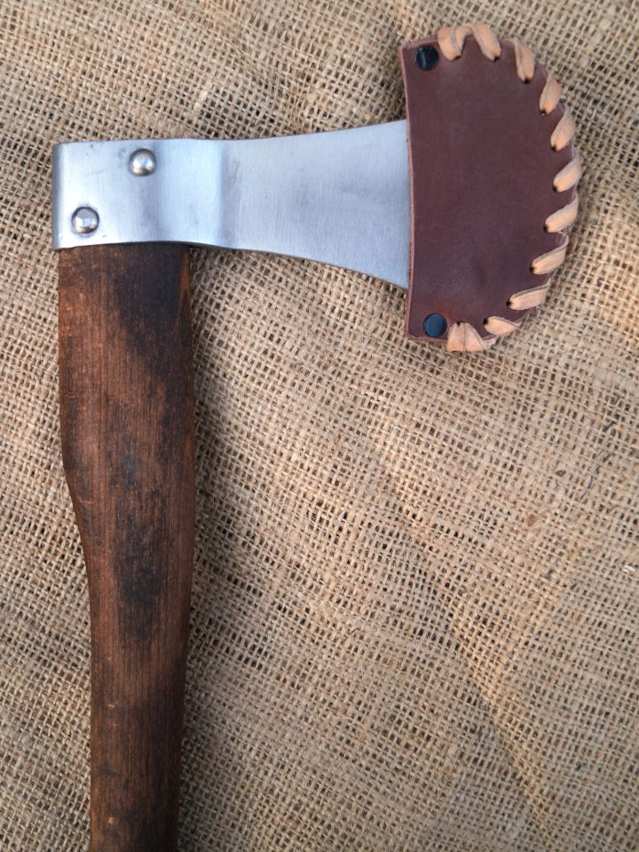 Petite hache avec étui en cuir marron – Image 2